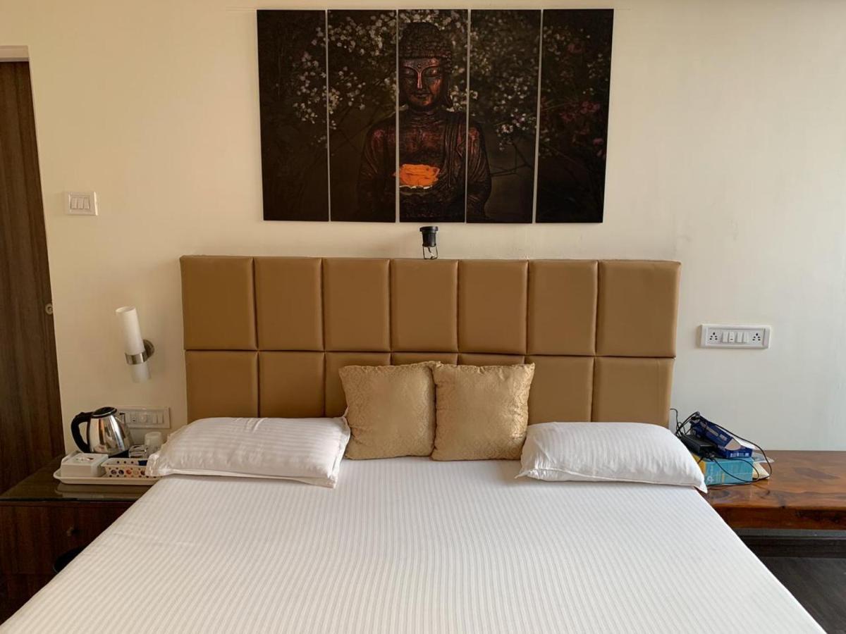 Apple Tree Apartments Koregaon Park Пуна Экстерьер фото