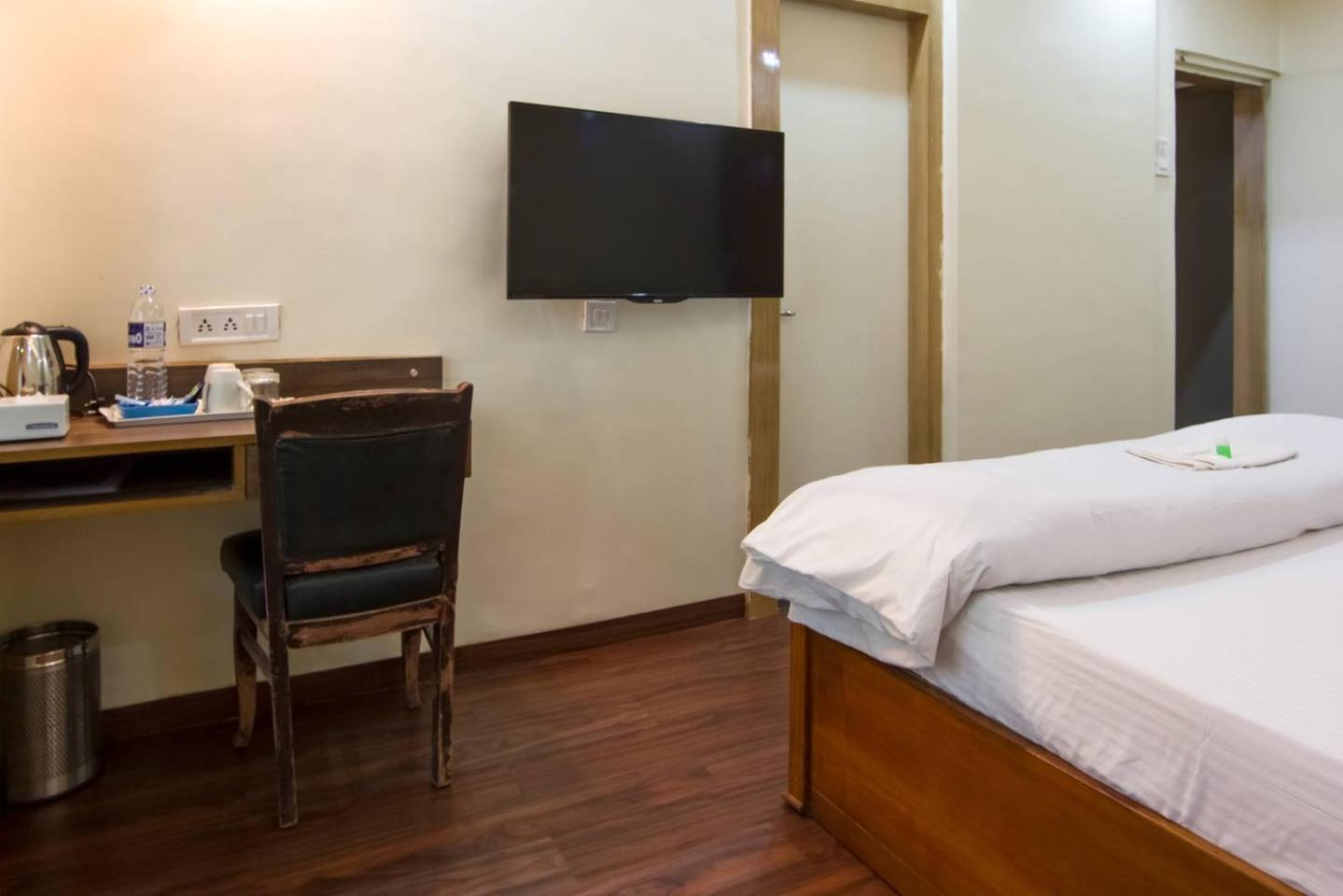 Apple Tree Apartments Koregaon Park Пуна Экстерьер фото
