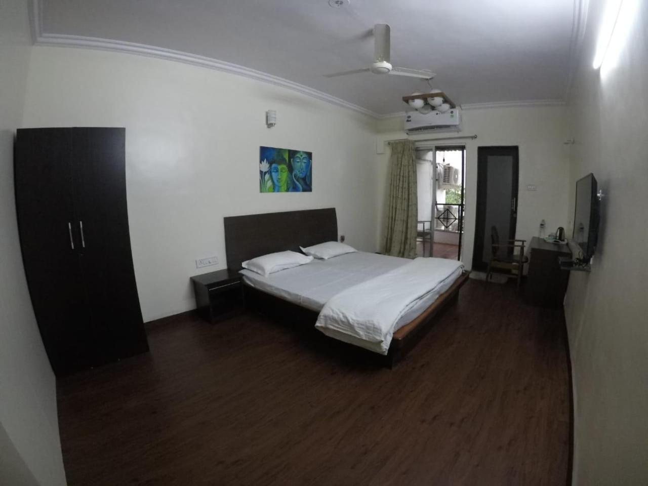Apple Tree Apartments Koregaon Park Пуна Экстерьер фото
