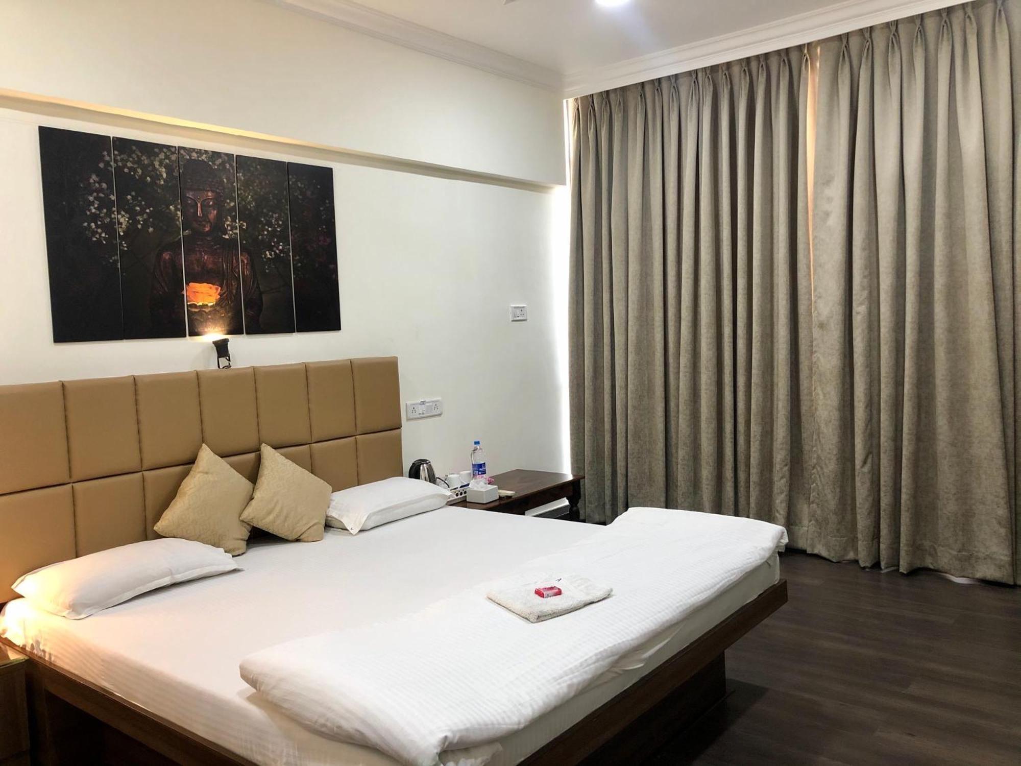 Apple Tree Apartments Koregaon Park Пуна Экстерьер фото